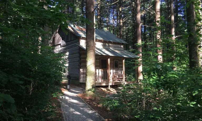 Green Cabin Hocking Hills 01