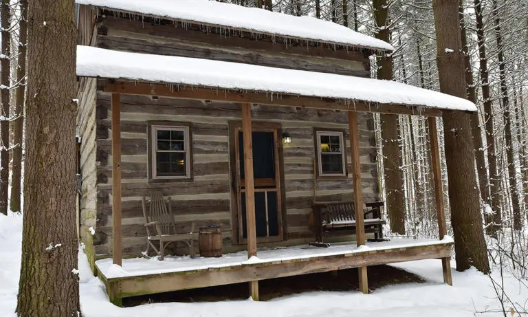 Green Cabin Hocking Hills 02