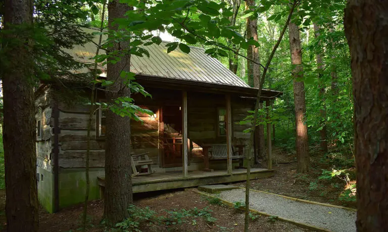 Red Cabin Hocking Hills 01